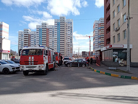 3 человека спасены и 52 эвакуированы при пожаре в Советском районе