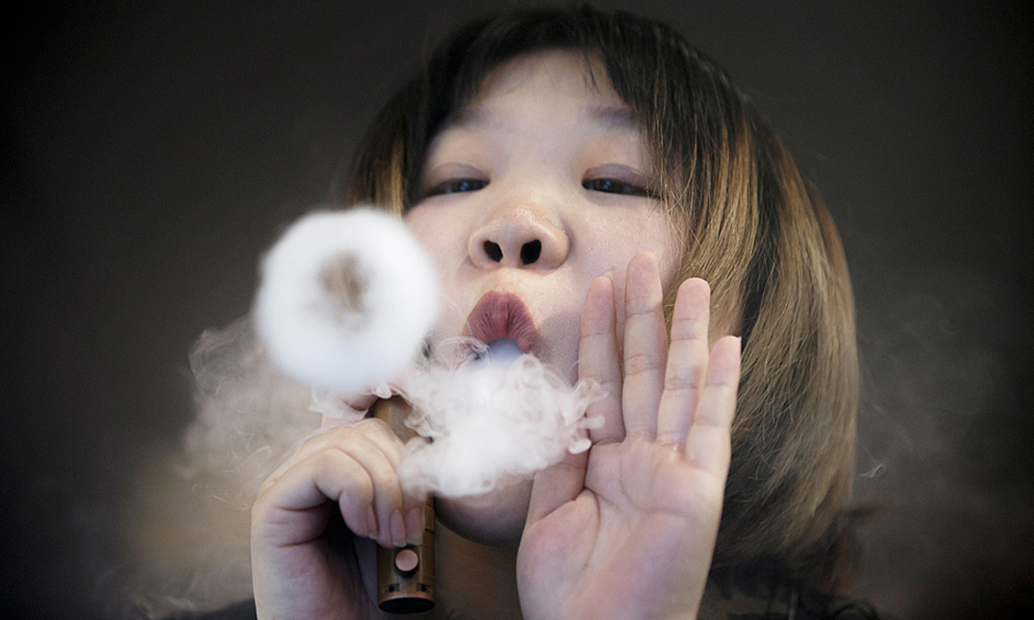 На 15 октября было зарегестрировано 33 смерти, повреждения легких зафиксированы у 1,5 тысячи. 