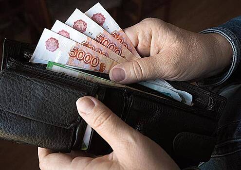 Бюджетникам в России предложили увеличить зарплаты