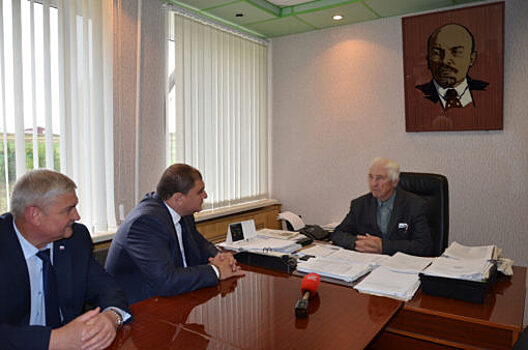 Губернатор поздравил почетного гражданина Леонида Бородина с юбилеем