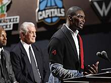 Крис Бош вернул Пэту Райли чемпионский перстень, который тот одолжил ему в 2010 году