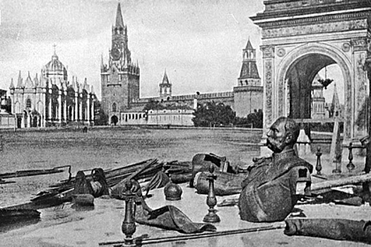 Почему при Сталине уничтожили святыни Кремля