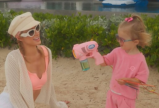 Пэрис Хилтон показала, как проводит время с сыном и дочерью