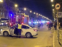 В Екатеринбурге иномарка влетела в остановку с людьми: два человека погибли