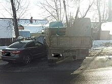 Киа врезался в грузовик