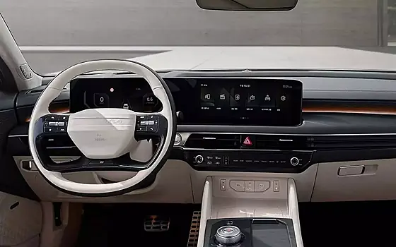 Длина 5 метров, мотор 2.5 и автомат — конкурент Camry из Кореи уже в России