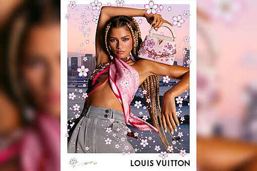 Актриса Зендая показала фигуру в платке вместо топа