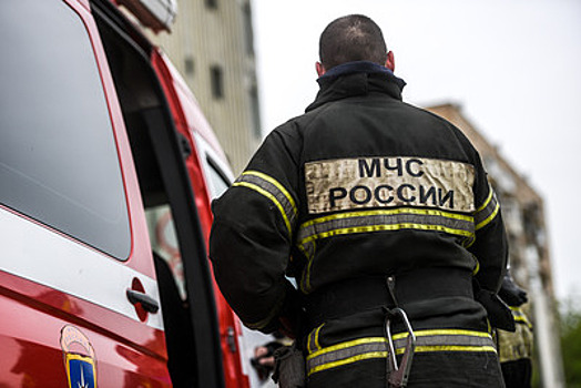Пожар на площади 100 кв. м произошел в административном здании на Вишневой улице