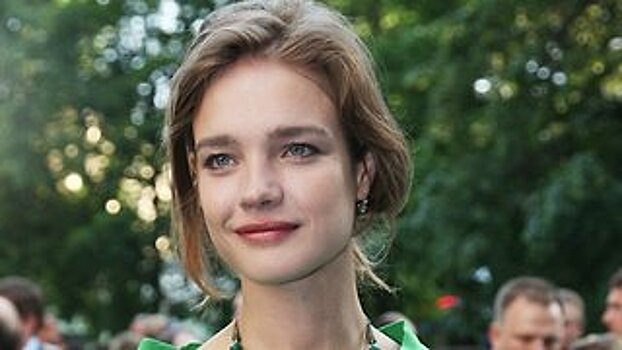 Наталья Водянова поддержала молодую певицу