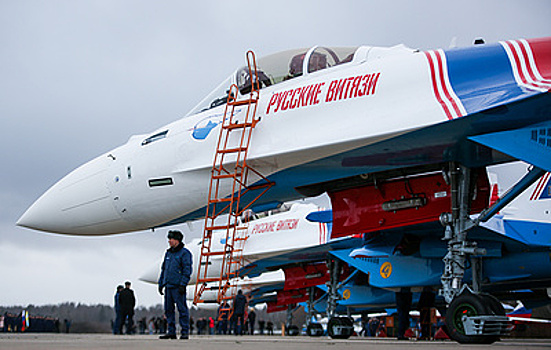 "Русские витязи" пересаживаются на Су-35С: как это связано с новой тактикой ВКС