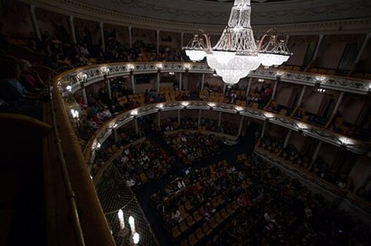 В Калининградском драмтеатре актёры споют и станцуют на спектакле "Евгений Онегин"