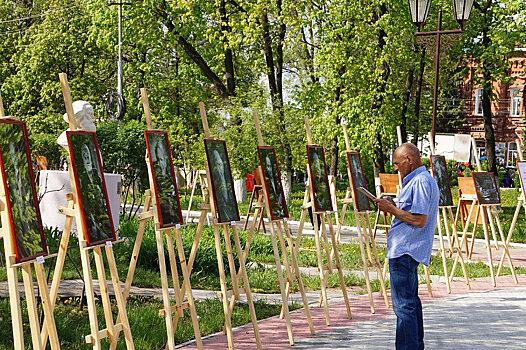 В саратовском парке откроют фотовыставку портретов ветеранов ВОВ