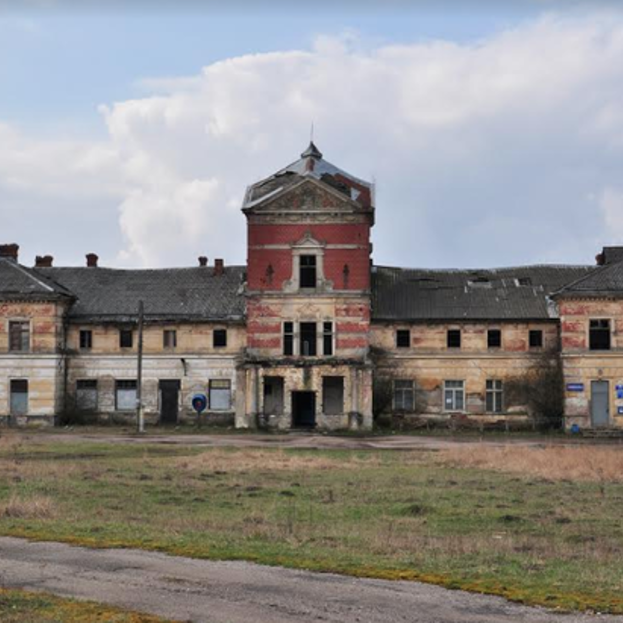 Ненужный дворец в поселке Красный Яр - Рамблер/новости