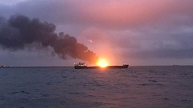 Горящий танкер в Черном море может затонуть