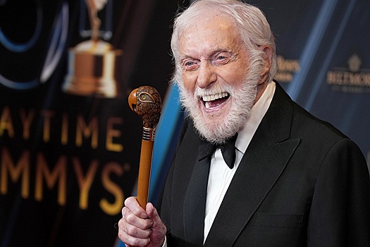 99-летний актер Дик Ван Дайк рассказал о "проклятии" долгой жизни