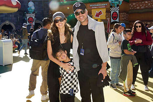 Актриса Джессика Альба снялась с мужем и детьми на фоне слухов о разводе