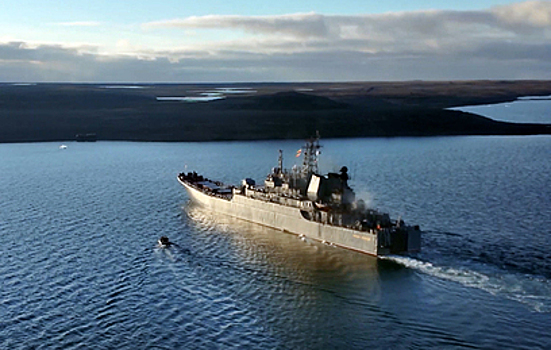 Отряд кораблей Северного флота завершил дальний поход по Арктике