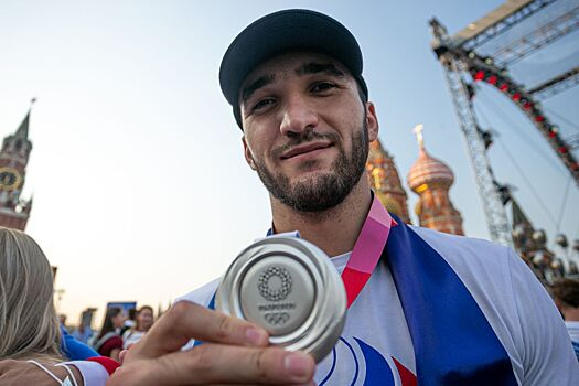 Гаджимагомедов и Атаев выступят на турнире «Ночь чемпионов IBA» в Душанбе
