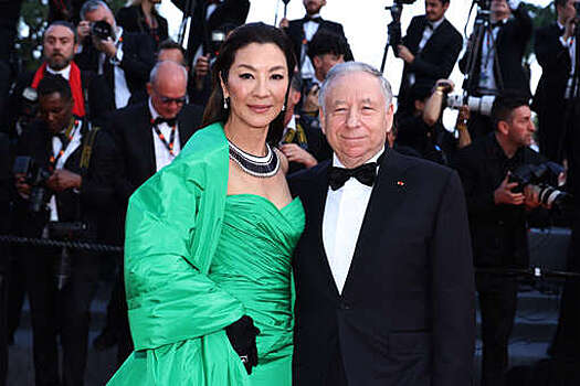 Актриса из "Все везде и сразу" Мишель Йео вышла замуж спустя 19 лет после помолвки