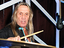 Нико Макбрэйн больше не будет выступать с Iron Maiden