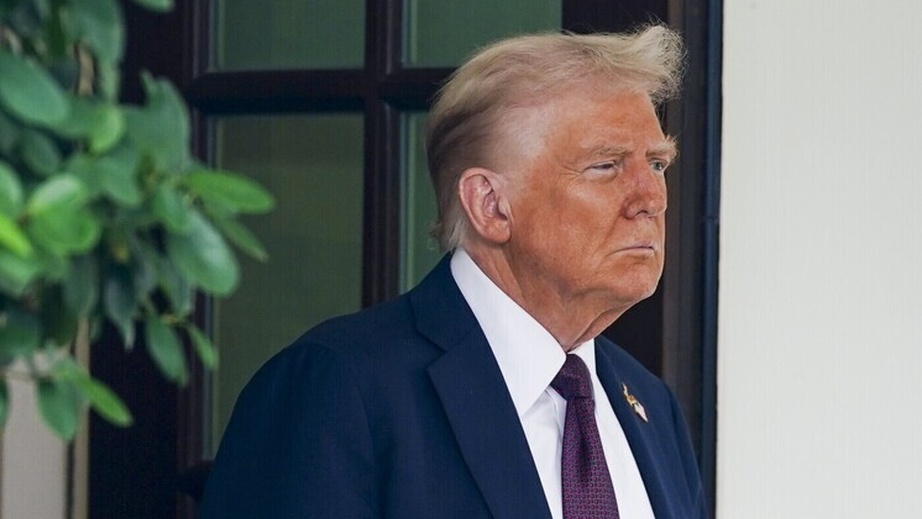 Медведев: Трамп внедряет новые способы управления страной через соцсети