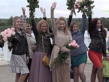 Что значит быть женщиной? На этот вопрос ответили участницы флешмоба в Дубне