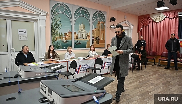 Певец Денис Клявер проголосовал на выборах президента в Перми