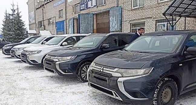 Компания Mitsubishi Motors передала калужским медикам 12 новых автомобилей