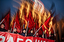 В Москве прошло шествие в честь 102-й годовщины Октябрьской революции