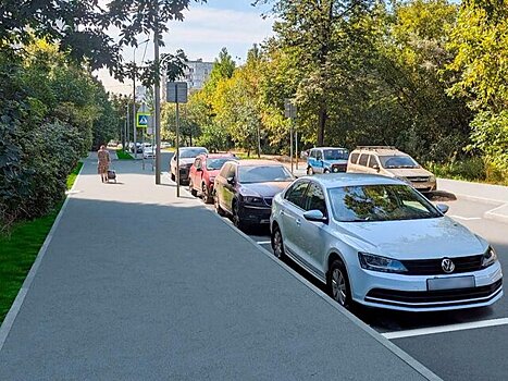 Ликсутов: мэрия Москвы не ставит задачу сделать все парковки в спальных районах платными