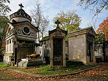 Парижанам предложили стать владельцами старинных надгробий