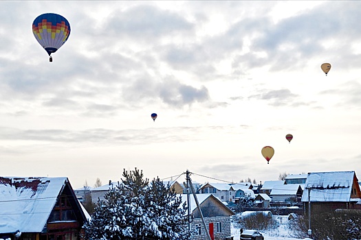 Яблоки на снегу: что ищут над древним Переславлем разноцветные аэростаты?