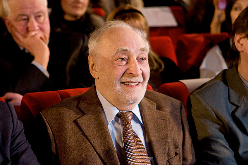 Слава сопровождала его всю жизнь". К 95-летию Вячеслава Тихонова - КПРФ Москва