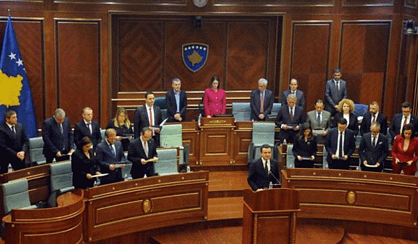 Косово вдвое сократит зарплаты кабмина