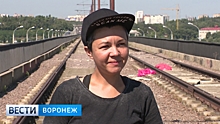 Во имя любви жительница Воронежа решила навести порядок на Северном мосту