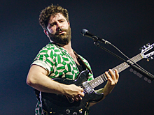 Фронтмен Foals представил сингл Rain Can't Reach Us