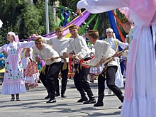 Виталий Хоценко поздравил участников Сабантуя в Омске на татарском языке