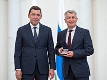 Топ-менеджер "Уральских авиалиний" удостоен почётного звания