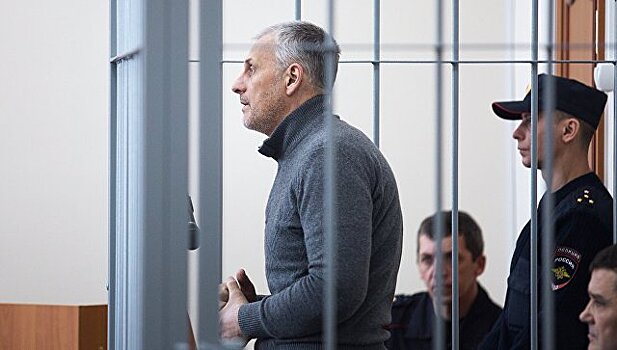 Суд продлил арест экс-губернатора Хорошавина