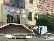 В Краснодаре «Гелендваген» врезался в здание развлекательного клуба
