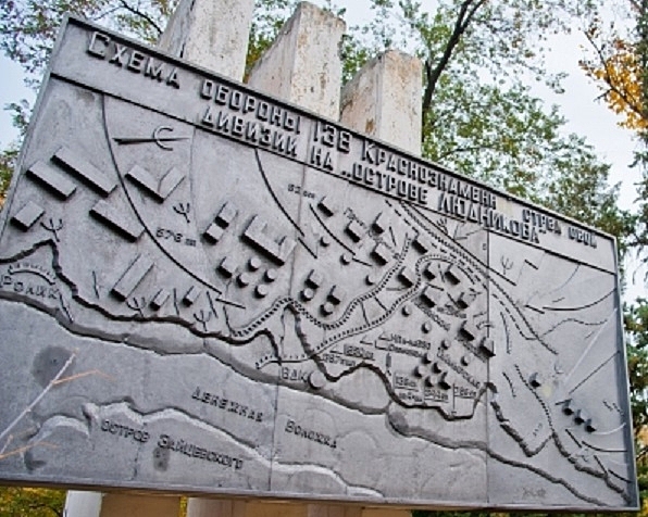 В Волгограде неизвестные украли ограду мемориала «Остров Людникова»