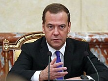Медведев назвал стоимость нацпроекта по демографии