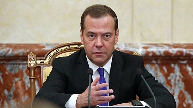 Медведев назвал стоимость нацпроекта по демографии