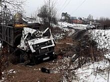 В Прикамье грузовик МАЗ вылетел с дороги и опрокинулся в кювет
