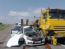 Водитель Lada Vesta не смог "проскочить" перед КамАЗом под Самарой