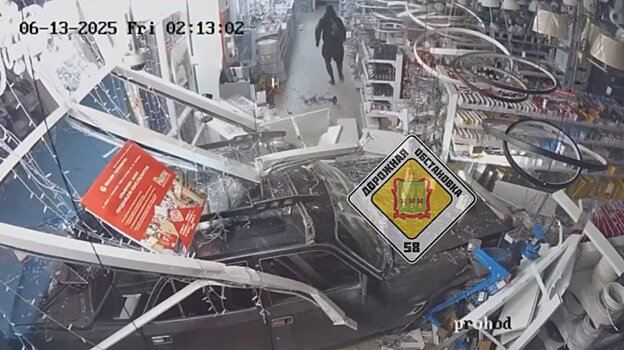 В Пензе задержали водителя «Волги», протаранившего магазин