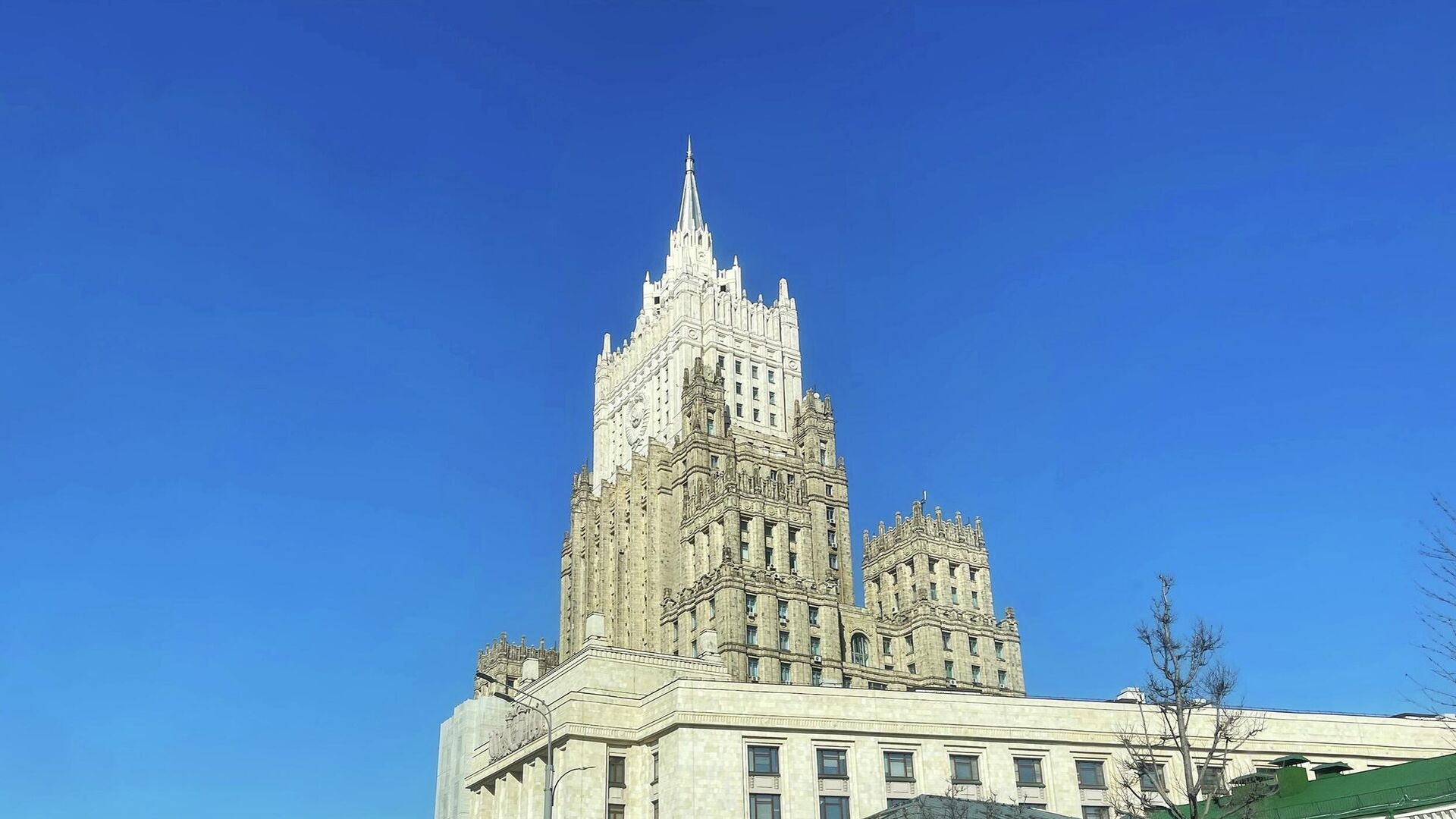 В МИД обвинили спецслужбы США в охоте на россиян по всему миру