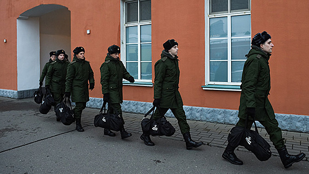 Что взять с собой и как вести себя в армии: советы призывнику 2018 года