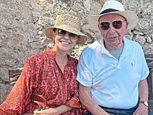 93-летний миллиардер Руперт Мердок женится в пятый раз. Его избранницей стала россиянка, бывшая теща Абрамовича