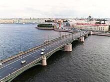 Строительно-монтажные работы на Биржевом мосту в центре Петербурга завершены